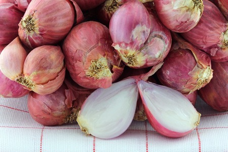 Closeup photo of Shallot bulbs cut in half の写真素材