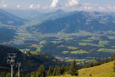KITZBUEHEL, AUSTRIA - SEPTEMBER 2016 : Kitzbuheler Hornbahn, Horn cable car traveling up and down with view of valley and mountains of Kitzbuehel, Schwarzsee lake in Kitzbuhel, Austria on September 27, 2016のeditorial素材
