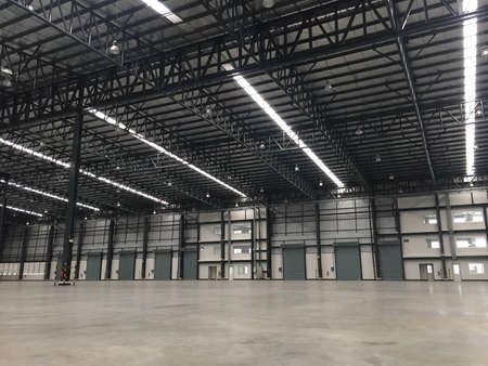 A warehouse is a commercial building for storage of goods. Warehouses are used by manufacturers, importers, exporters, wholesalers, transport businesses, customs, etc.のeditorial素材