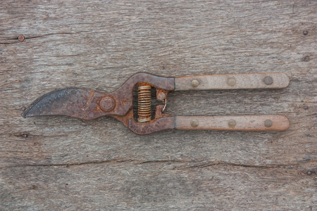 Old used pruning shear on old wooden.の写真素材