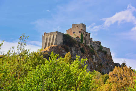 Verucchio, Rimini, Emilia-Romagna, Italy-Rocca Malatestiana. A view of the castle from the road leading to the historic center.のeditorial素材