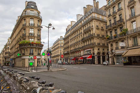 PARIS, FRANCE - OCTOBER, 02, 2016 Shared bikesのeditorial素材