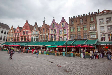 BRUGES, BELGIUM - MAY 4 2017: Old Market square in the center of Bruges.のeditorial素材