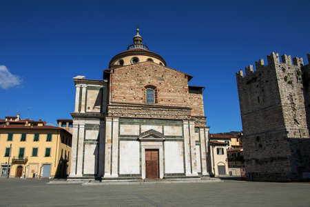 Florence. Italy. 25 september 2017: Cathedral in Florence on a sunny dayのeditorial素材
