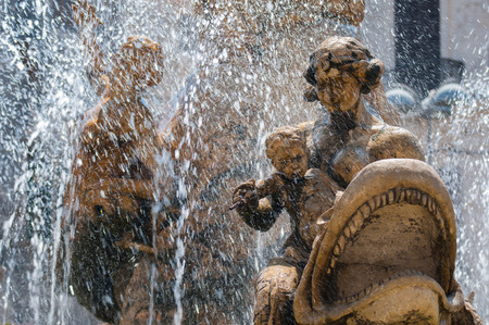 View of the fountain of Diana in Syracuseのeditorial素材