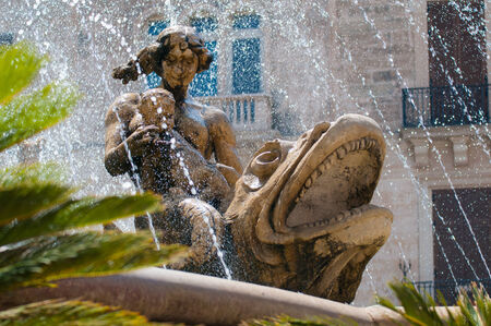 View of the fountain of Diana in Syracuseのeditorial素材