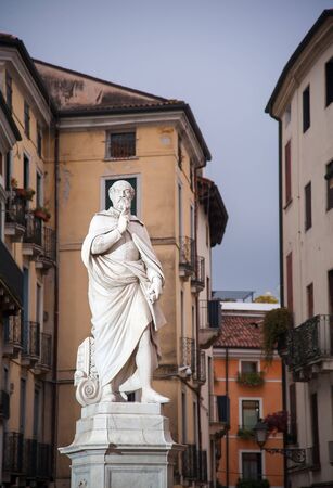 Night view of the statue of the famous Renaissance architect Palladio and palaces in the background, Vicenzaの写真素材