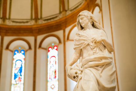 Santa Corona church in Vicenza, Italy:  view of one marble statue at the altarのeditorial素材