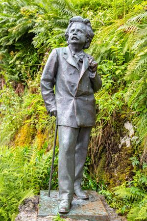 Bergen, Norway - Jule, 2016: Edvard Grieg s life-size statue at the top of the path to his composing cabin at Troldhaugen, Bergen, Norway.のeditorial素材
