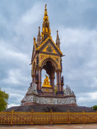 Albert Memorial in London's Hyde Park. Prince Albert Memorial, Gothic Memorial to Prince Albert in London, United Kingdom.の写真素材