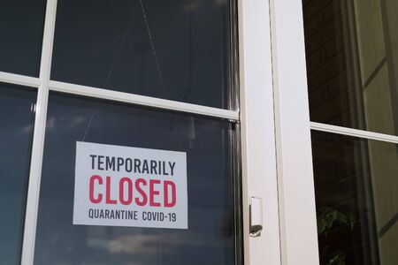 Small business sign on the storefront window closed because of coronavirus or COVID19.の写真素材