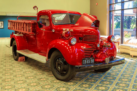 Hearst Castle, California - April 2017- Fire truck vintage car displayed in Hearst Castle Visitor Center. Exonat of a vintage fire truck.のeditorial素材