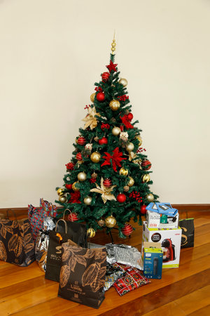 Minas Gerais, Brazil - December 23, 2022: christmas tree with festive details and various wrapped giftsのeditorial素材