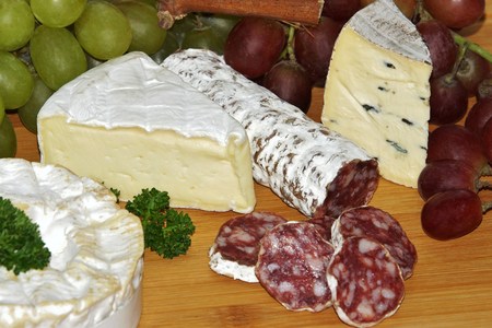 Sausage, cheese and grapes