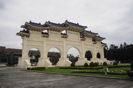 Gate of Great Centrality and Perfect Uprightness, main gate at National Chiang Kai Shek Memorial Hall in Taipei, Taiwanのeditorial素材