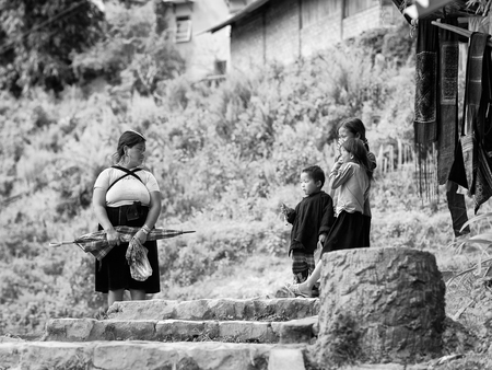 CATCAT VILLAGE, VIETMAN - SEP 12, 2014: Unidentified Vietnamese people in the Catcat village, Vietnam. 86 of Vietnamese people belong to the Viet ethnic groupのeditorial素材