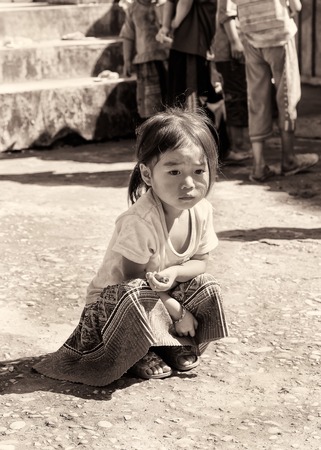 SAPA, VIETMAN - SEP 12, 2014: Unidentified Vietnamese girl portrait in the street in Sapa, Vietnam. 86 of Vietnamese people belong to the Viet ethnic groupのeditorial素材