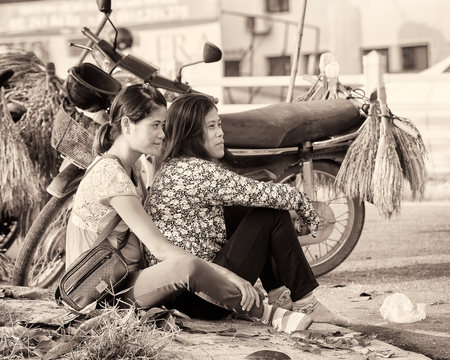 SAPAI, VIETMAN - SEP 22, 2014: Unidentified Black Hmong women in Sapa, Vietnam. Hmong is a ethnic minority group in Vietnamのeditorial素材