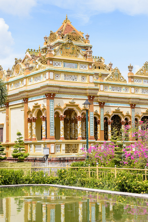 MY THO, VIETNAM - OCT 5, 2014:  Vinh Tranh Pagoda in My Tho, the Mekong Delta,のeditorial素材