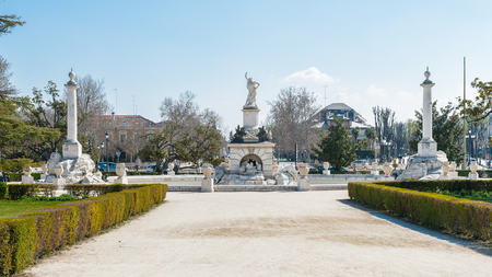 Fountain in front of the Palacio Real in Aranjuez, Spainのeditorial素材