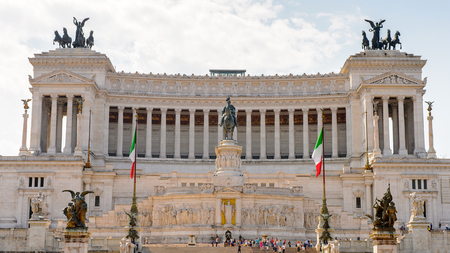 The Altare della Patria or Il Vittoriano , a monument built in honour of Victor Emmanuel, the first king of a unified Italy, Rome.のeditorial素材