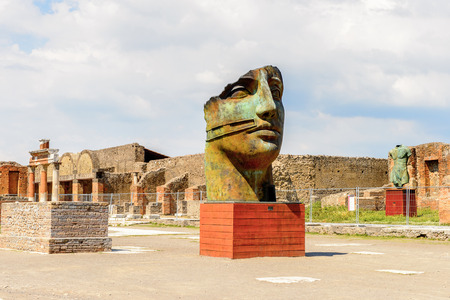 Statue at the Forum of Pompeii, an ancient Roman town destroyed by the volcano Vesuvius.のeditorial素材