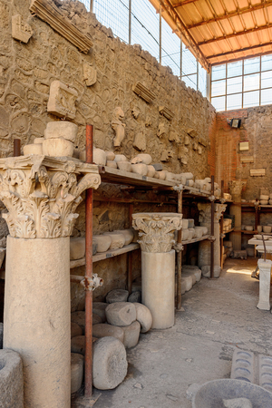 Dishes and other things in Pompeii, an ancient Roman town destroyed by the volcano Vesuvius. UNESCO World Heritage siteのeditorial素材