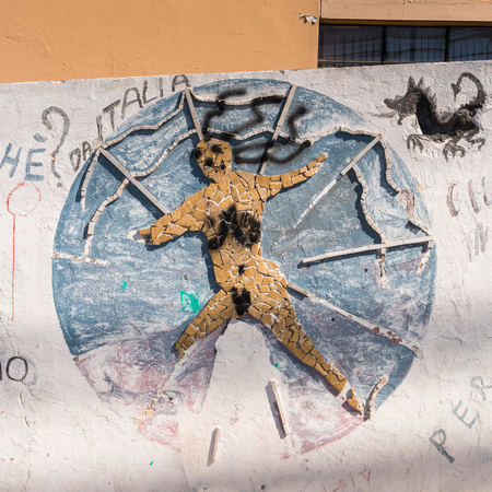 VALPARAISO, CHILE - NOV 9, 2014: Colourful graffiti on a house in Valparaiso, Chile. Valparaiso Historic centre is a UNESCO world heritage siteのeditorial素材