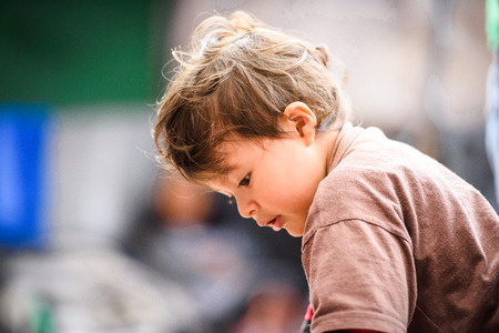 OTAVALO, ECUADOR - JAN 3, 2015: Unidentified Ecuadorian little boy at the Otavalo Market. 71,9% of Ecuadorian people belong to the Mestizo ethnic groupのeditorial素材