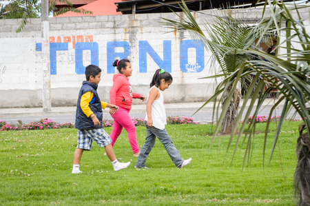 OTAVALO, ECUADOR - JAN 3, 2015: Unidentified Ecuadorian children in the street. 71,9% of Ecuadorian people belong to the Mestizo ethnic groupのeditorial素材