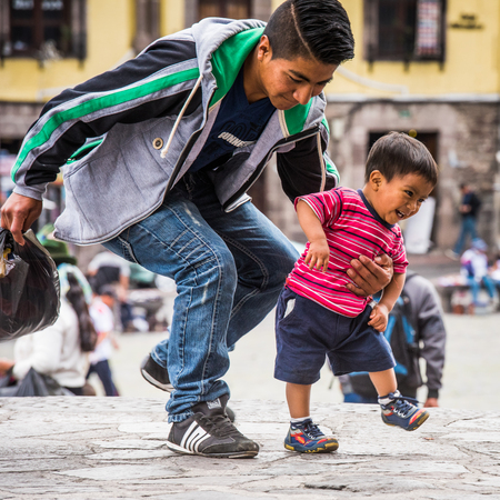 QUITO, ECUADOR - JAN 2, 2015: Unidentified Ecuadorian little boy and his father. 71,9% of Ecuadorian people belong to the Mestizo ethnic groupのeditorial素材