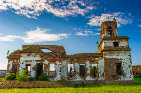 Old destroyed house in the town called Shlisselburg, Russiaの写真素材