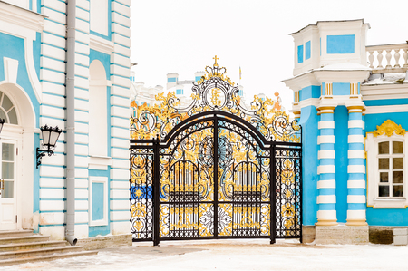 Gates of the Catherine Palace, Tsarskoe Selo, Pushkin, Russiaのeditorial素材