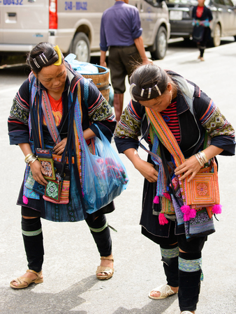 SAPA, VIETNAM - SEP 20, 2014: Unidentified Hmong women in the Hmong traditional costume. Hmong people is a minority ethnic group living in Sapaのeditorial素材
