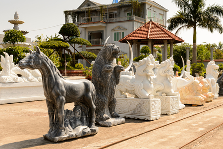 NGU HANH SON VILLAGE, DANANG, VIETNAM - SEP 23, 2014: Handmade stone statue for sell for tourists. Village is near a precious stone mine these statue made ofのeditorial素材