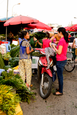 HANOI, VIETNAM - SEP 23. 2014: Unidentified woman works at the flower market in Hanoi, Vietnam. Flower market in Hanoi is one of the largest flower markets in Vietnamのeditorial素材