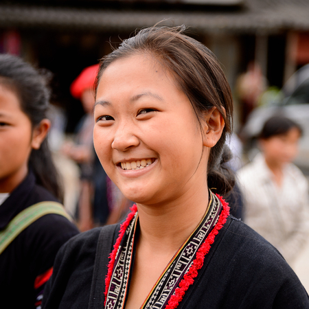 TA PHIN, LAO CAI, VIETNAM - SEP 21, 2014:  Unidentified Red Dao beautiful girl in the Ta Phin village. Red Dao is one of the minority ethnic groups in Vietnamのeditorial素材