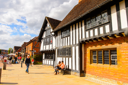 STRATFORD UPON AVON, ENGLAND - JULY 10, 2016: Touristic street of Stratford Upon Avon, a market town in Warwickshire, Englandのeditorial素材