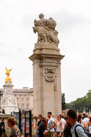 LONDON, ENGLAND - JULY 20, 2016: Buckingham Palace, the London residence and administrative headquarters of the reigning monarch of the United Kingdomのeditorial素材
