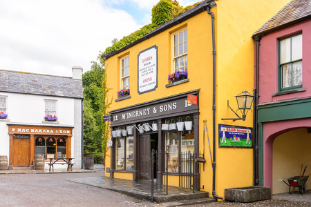 BUNRATTY, IRELAND - JULY 13, 2016: Bunratty  (End of the Raite river) is an authentic small village in County Clare, Irelandのeditorial素材