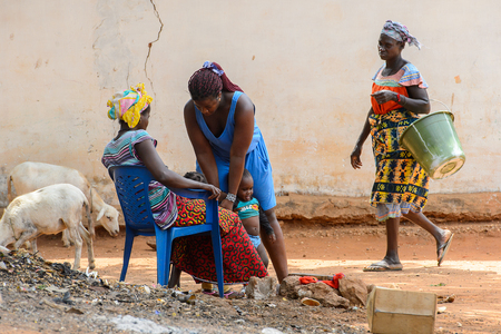 BUBAQUE, GUINEA BISSAU - MAY 5, 2017: Unidentified local woman holds her liittle baby in a village of the Bubaque island. People in G.-Bissau still suffer of povertyのeditorial素材