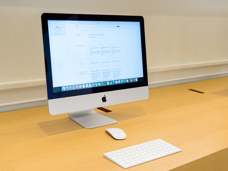 FLORENCE, ITALY - MAY 6, 2016: iMac in the Apple store at the Piazza della Republica in Florence, Italy. Apple is the multinational technology company headquartered in Cupertino, California,のeditorial素材