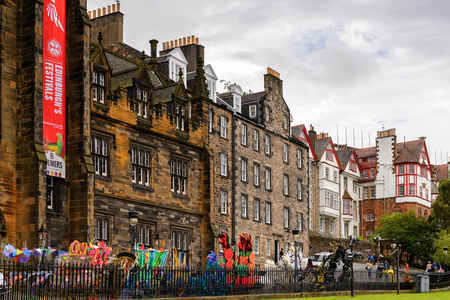 EDINBURG, SCOTLAND - JULY 17, 2016: Achitecture of the Old Town of Edinburgh, Scotland. UNESCO World Heritage Siteのeditorial素材