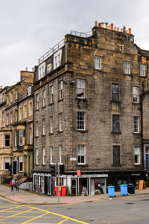EDINBURG, SCOTLAND - JULY 17, 2016: Achitecture and traffic of Edinburgh, Scotland. Old Town and New Town are a UNESCO World Heritage Siteのeditorial素材