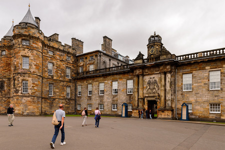 EDINBURGH, SCOTLAND - JULY 18, 2016: Palace of Holyroodhouse, the official residence of the British monarch in Scotlandのeditorial素材