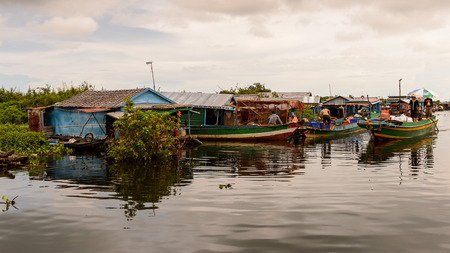 LAKE TONLE SAP, COMBODIA - SEP 28, 2014: Colorful Houses of a Floating village Chong Knies on the Tonle Sap. Lake Tonle Sap is the largest freshwater lake in Southeast Asia, a UNESCO biosphere since 1997のeditorial素材