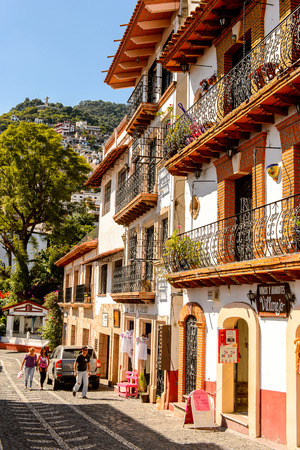 TAXCO, MEXICO - OCT 28, 2016: Architecture of Taxco, Mexico. The town is known because of its Silver productsのeditorial素材