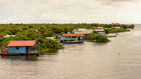 LAKE TONLE SAP, COMBODIA - SEP 28, 2014: View of a Floating village Chong Knies on the Tonle Sap. Lake Tonle Sap is the largest freshwater lake in Southeast Asia, a UNESCO biosphere since 1997のeditorial素材