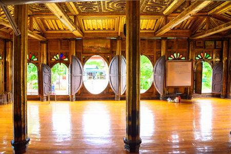 NYAUNGSHWE, MYANMAR - AUG 30, 2016: Interior of the Shwe Yan Pyay Monastery in Nyaungshwe township, Myanmar. One of the places of interestのeditorial素材