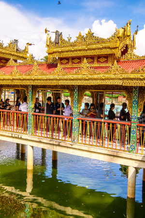 YANGON, MYANMAR - AUG 24, 2016: Botataung Pagoda (literally: 1000 military officers), a famous complex in  Yangon, Myanmar. It was completely destroyed during World War IIのeditorial素材